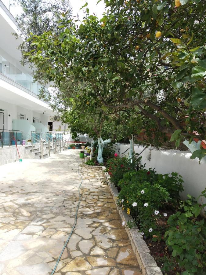 Apartments Margarita Ксамил Экстерьер фото