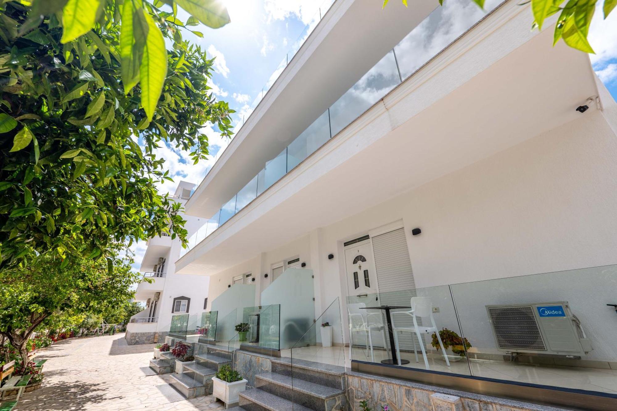 Apartments Margarita Ксамил Экстерьер фото