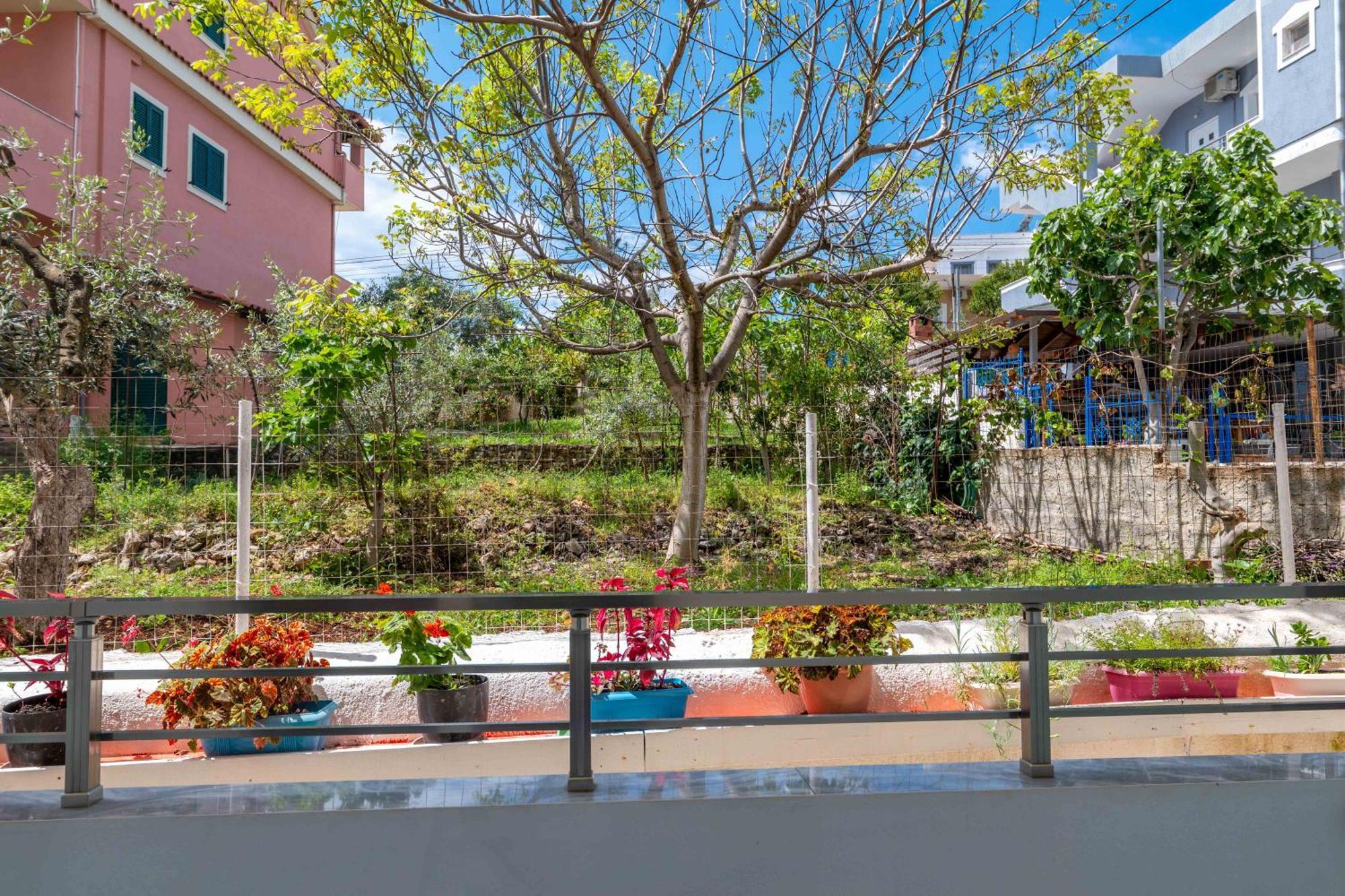 Apartments Margarita Ксамил Экстерьер фото