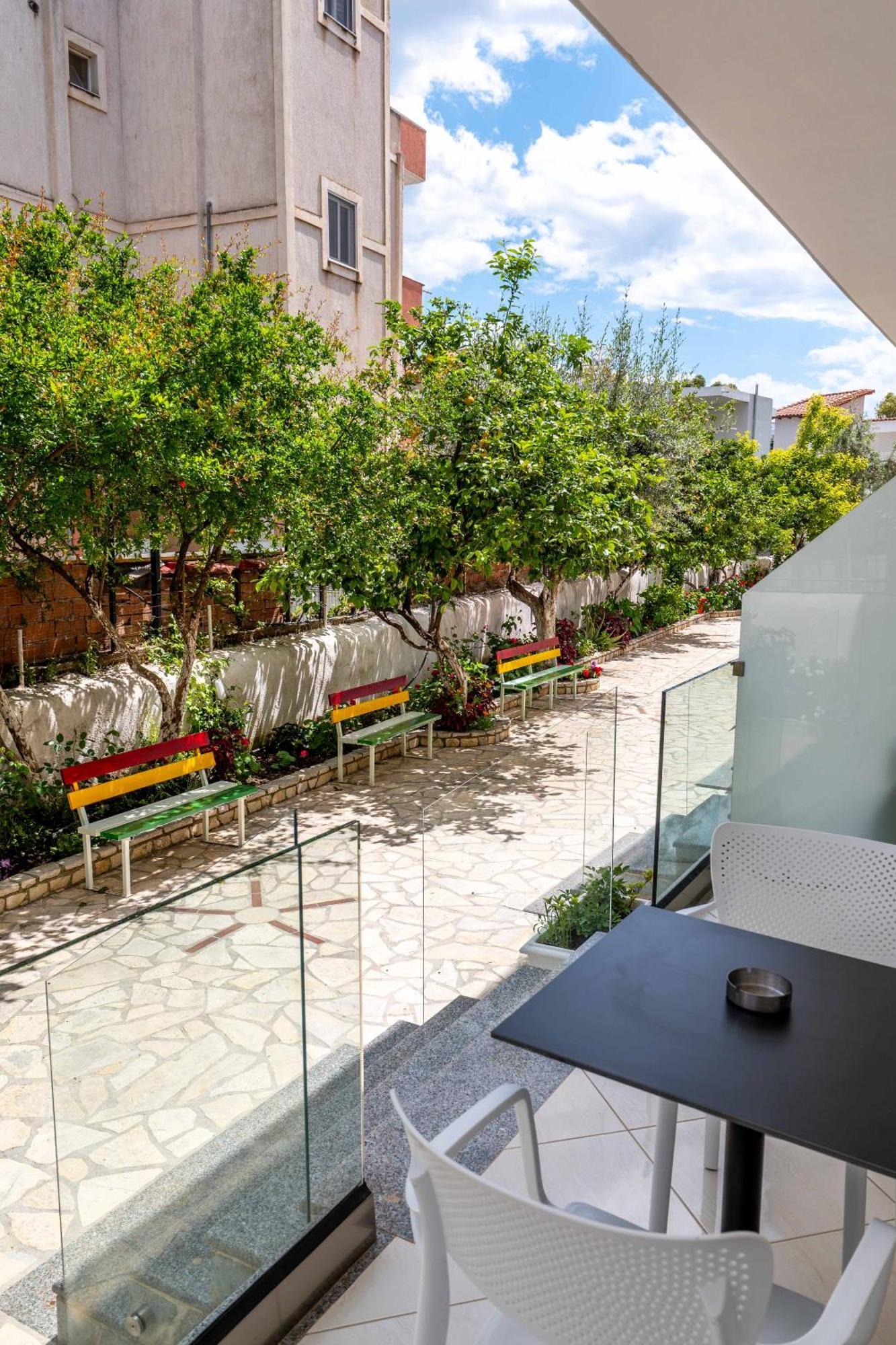 Apartments Margarita Ксамил Экстерьер фото