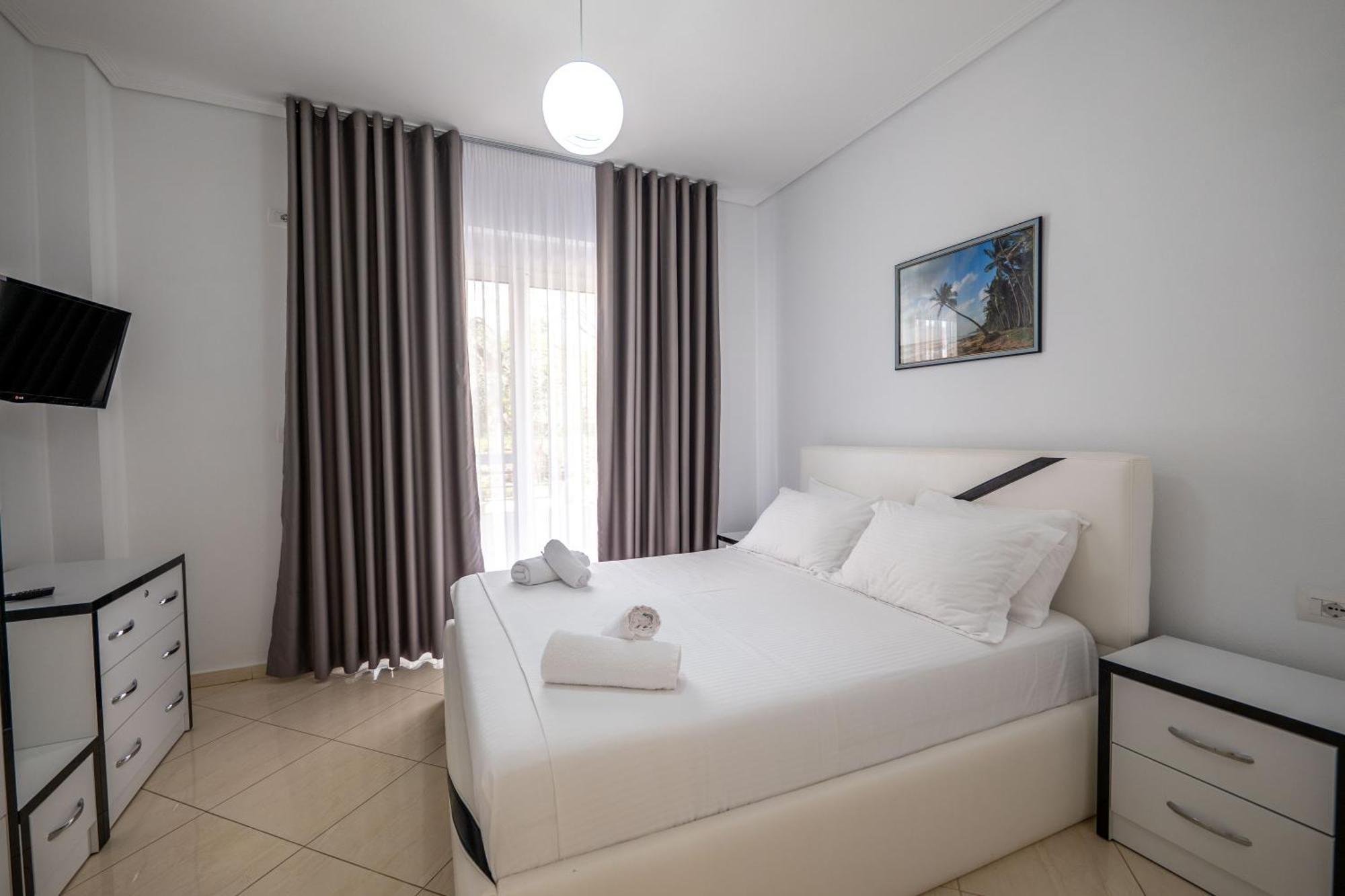 Apartments Margarita Ксамил Экстерьер фото