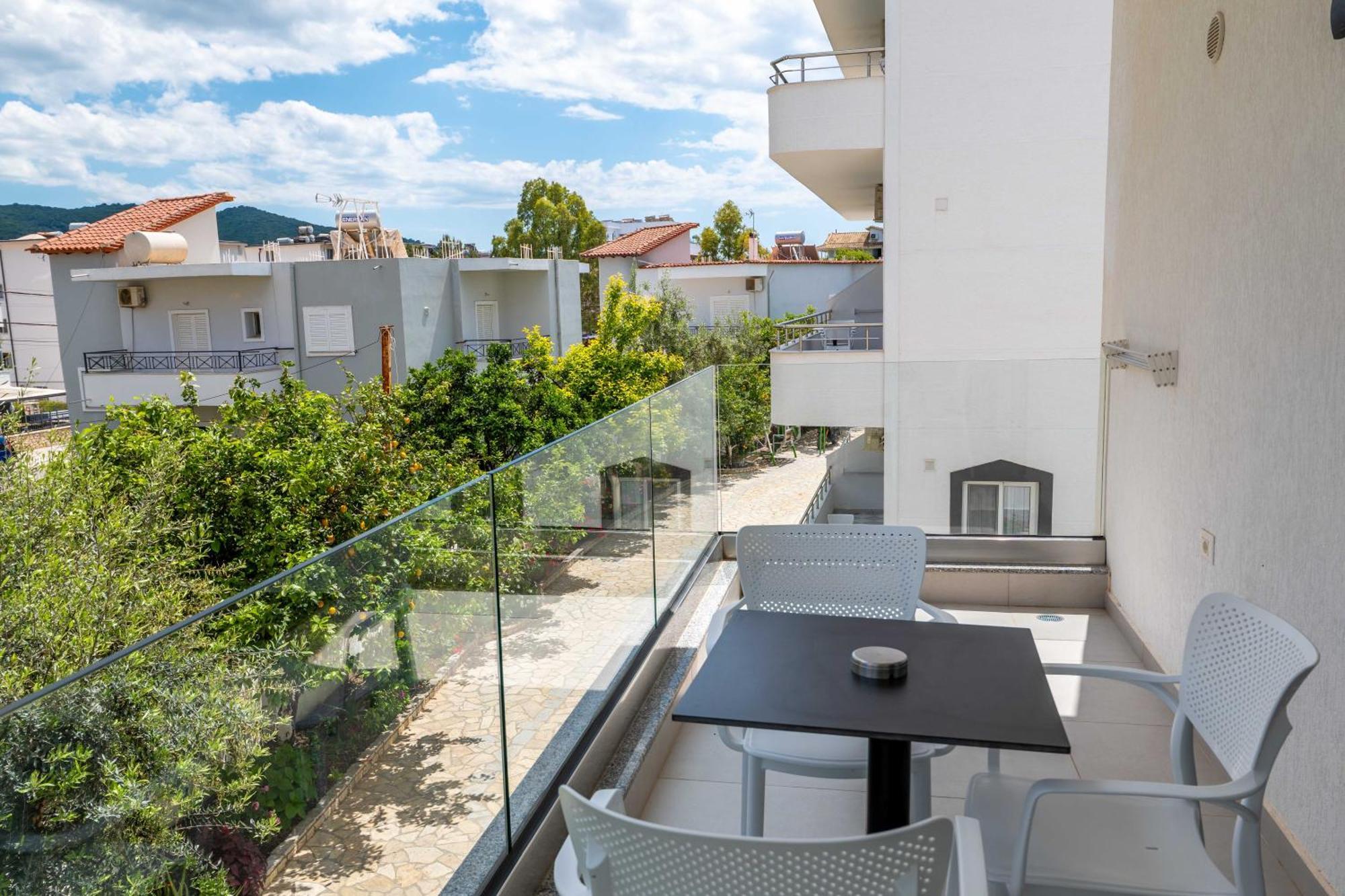 Apartments Margarita Ксамил Экстерьер фото