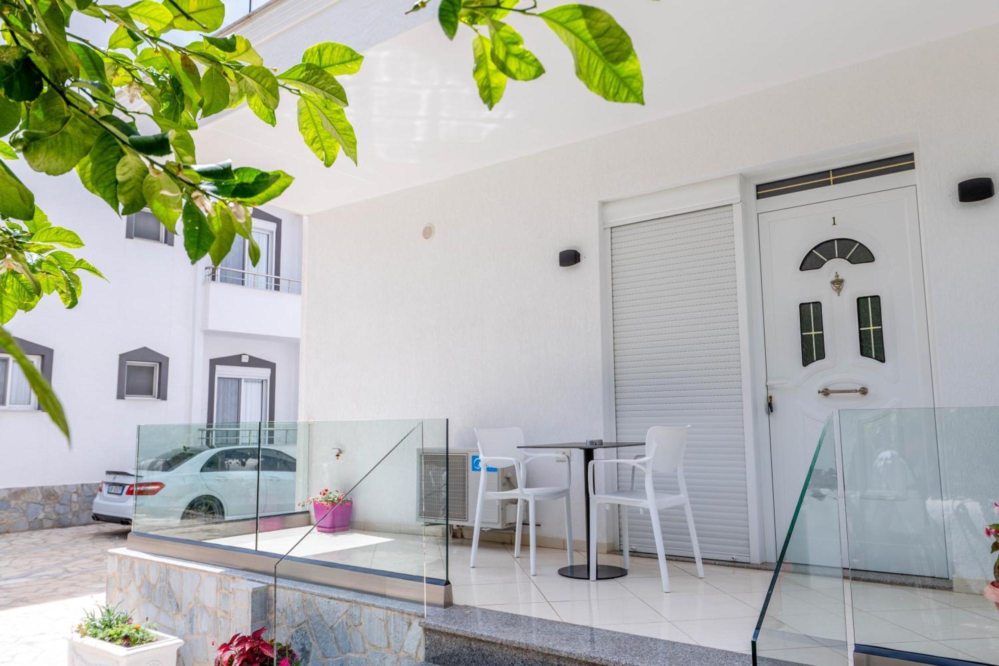 Apartments Margarita Ксамил Экстерьер фото